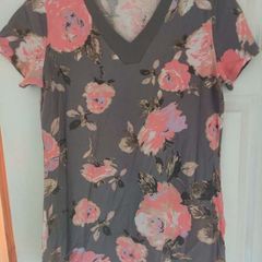 Gina Benotti V-neck grey floral long line top size UK16/18 EU44/46 Postage included