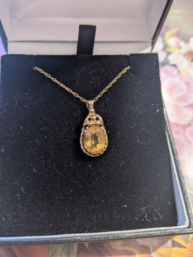 9 carat gold necklace with citrine stone