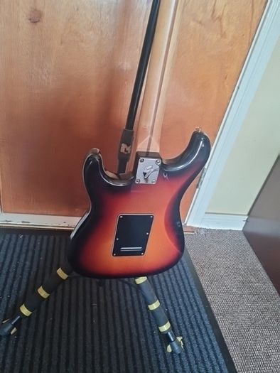 Fender strat Mim w Locking tuners