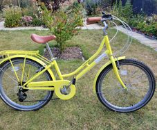 Girl's town bike 24" age 9-12