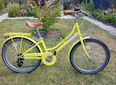 Girl's town bike 24" age 9-12