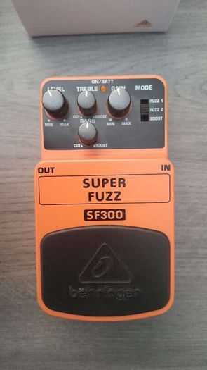 Behringer HM300 + UM300 + SF300 Guitar Pedal Set