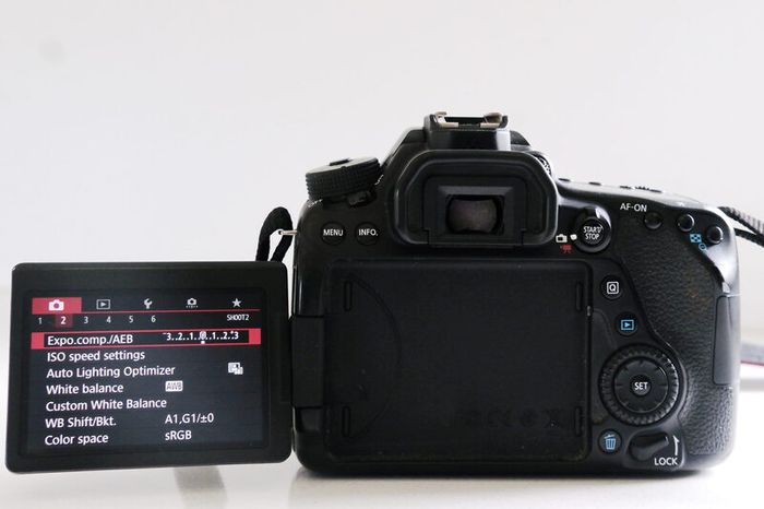 Canon EOS 80D + Sigma 18-250mm + 2 Batteries + 32GB Starter Kit