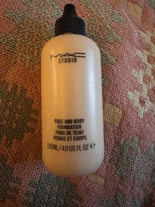 MAC Face and Body Foundation N1