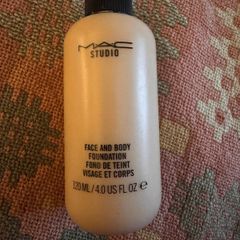 MAC Face and Body Foundation N1