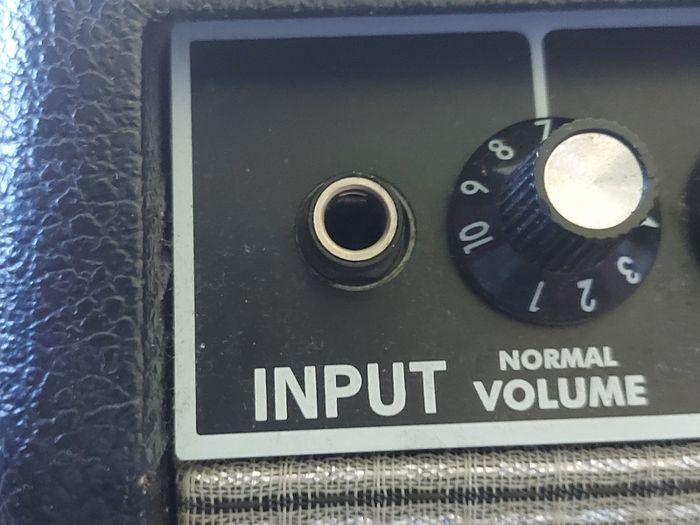 FENDER Frontman 15G Guitar Amp in excellent like new condition, working great