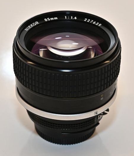 Nikon 85mm f1.4 AIS
