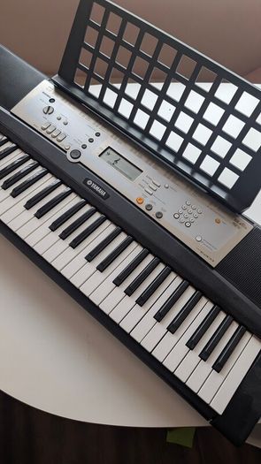 Free Piano Keyboard - needs repair