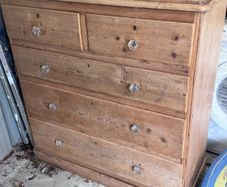 chest of drawers
