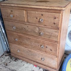 chest of drawers