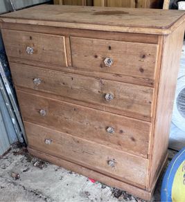 chest of drawers