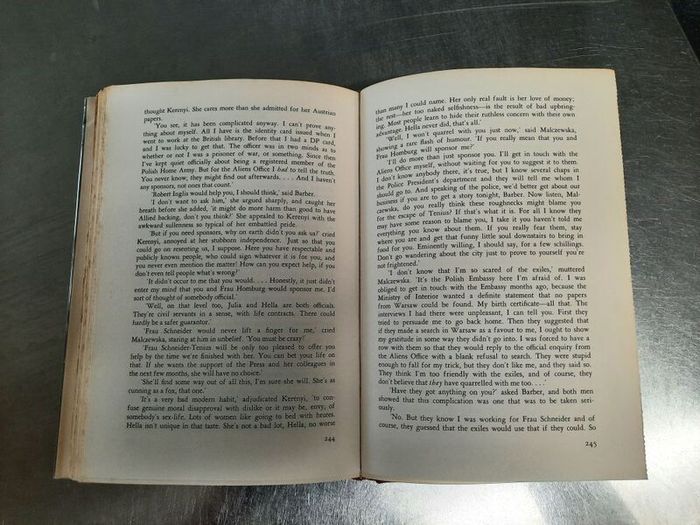 Private Worlds by Sarah Gainham. 1st edition