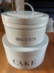 retro cake/biscuit tins PRICE DRO