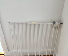 child stair gate very solid