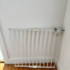 child stair gate very solid