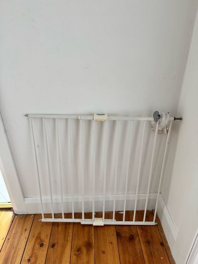 child stair gate very solid