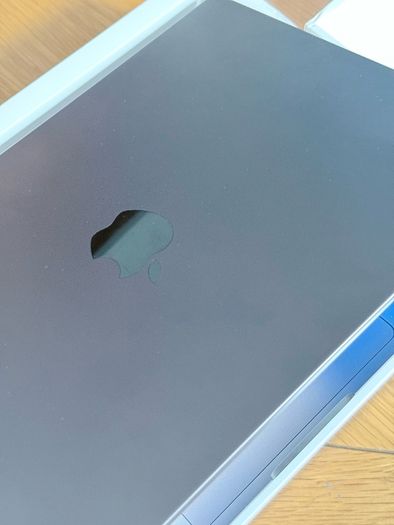 MacBook M3 Pro mint