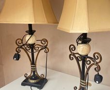 2 table lamps