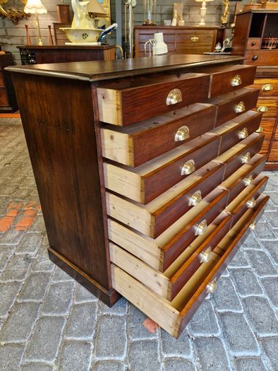 Chest of drawers