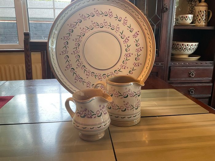 Nicholas Mosse Lavender  FURTHER REDUCED.  Washington Creek USA , a set if two jugs , a 4 inch creamer and a four and a  half inch cylinder jug