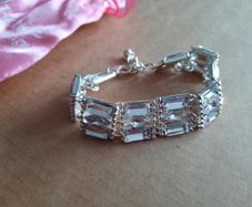 Brand new silver costume jewellery bracelet
