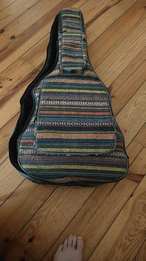 Mahagony Acoustic Steel Guitar including Capo, Case and picks
