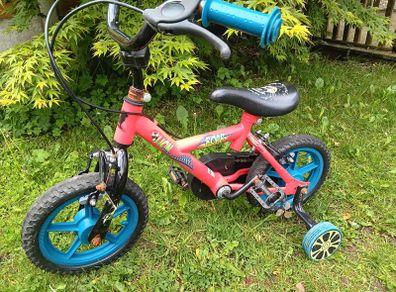 Childs bike with stabilisers