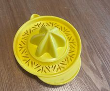Manual juicer