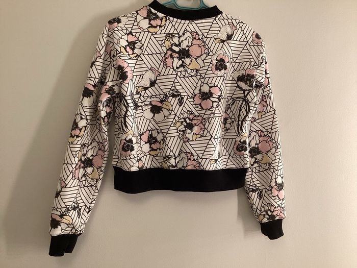 Size XS Ladies FILA crewneck flower pattern