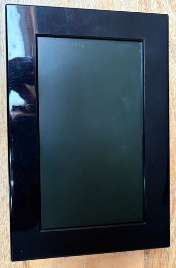 Hannspree SD7021 7" Digital Photo Frame (minus table stand)