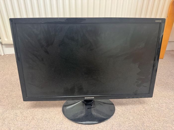 Samsung Monitor - 24 inch