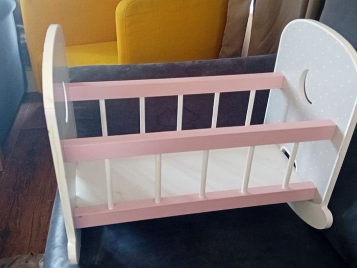 doll bed