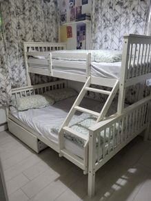 Triple bunk bed