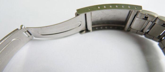 D'Alton Digital Wristwatch - Metal Bracelet and Water Resistance - fresh battery