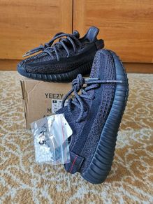 yeezy boost 350 V2 black (4/5 /6 /7 /8 /8.5 /9 /10 /11K)