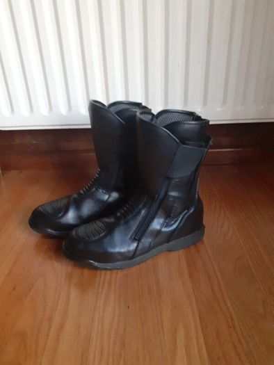 2 x Richa Motorcycle Boots Size - 43. Waterproof Touring Boots & Street Short Boots. FREE POSTAGE ( not RST alpinestars furygan sidi dainese )