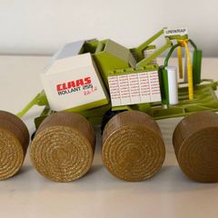 Siku 2453 Claas Rollant 255 Uniwrap, 4 Bales