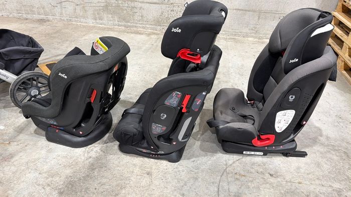 Uppababy Vista twin buggy and three Joie car seats