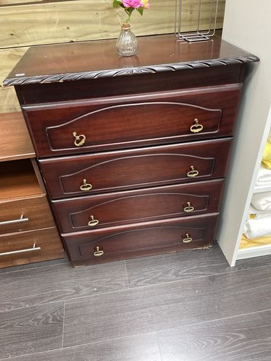 chest of drawers