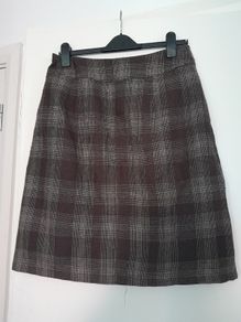 Skirt checkered, with pockets