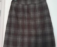 Skirt checkered, with pockets