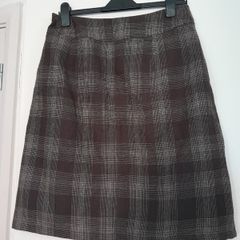 Skirt checkered, with pockets
