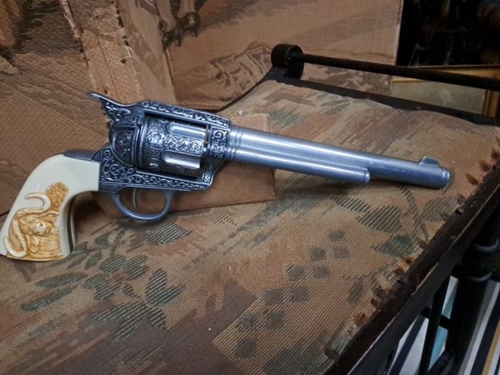 Replica Buffalo Bill Six Shooter