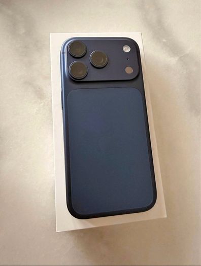 iPhone 17 pro 256gb excellent condition