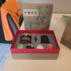 Yixing teapot & myuyee set