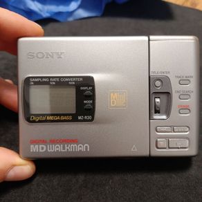 Sony MZ-R30 MiniDisc player from 1997