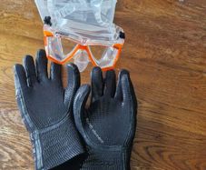 Scuba Mask and 4th Element 5mm Gloves