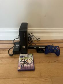 Xbox 360 Slim (S) 250GB Kinect Bundle with Game & Blue Controller