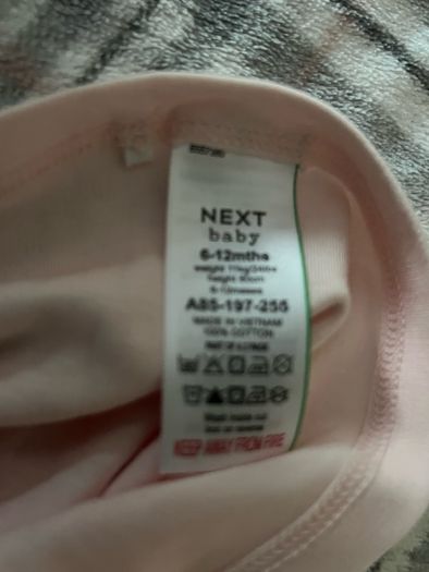 Girls hat 6/12 mths