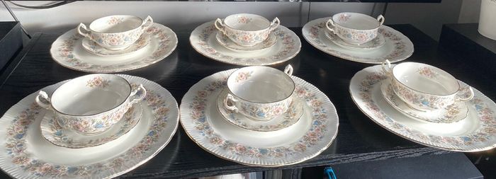 Paragon Meadowvale 18pcs Set China